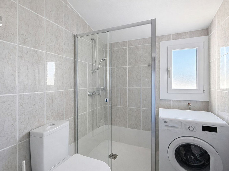 Canal Front Home with Tourist License and Mooring in Empuriabrava. Photo:  8