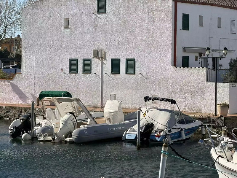 Canal Front Home with Tourist License and Mooring in Empuriabrava. Photo:  2