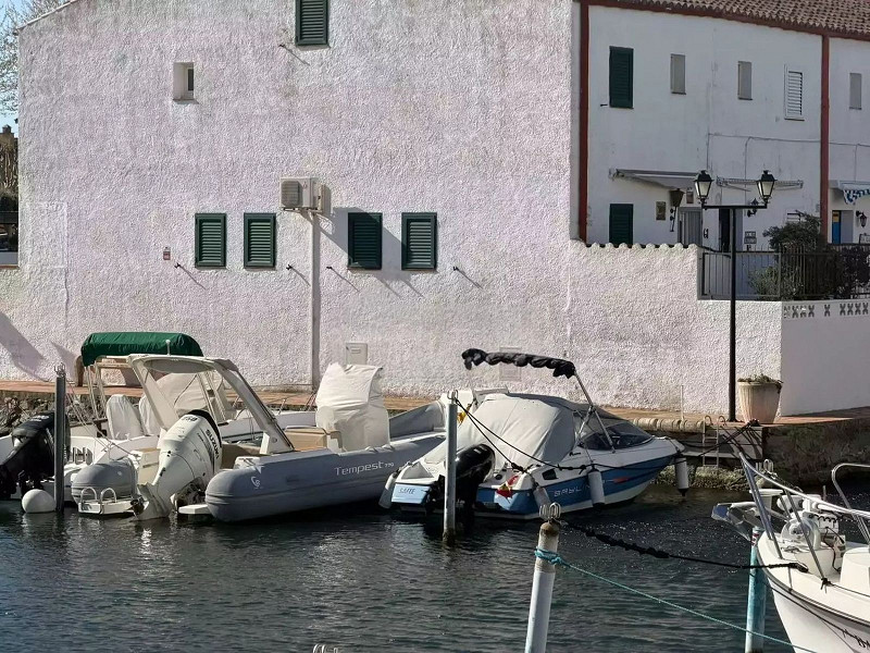 Canal Front Home with Tourist License and Mooring in Empuriabrava. Photo:  11