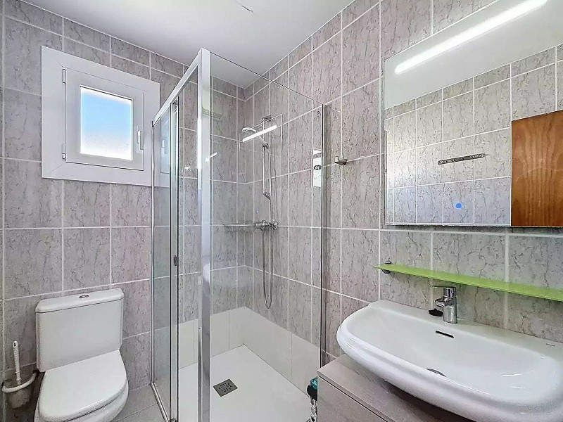 Canal Front Home with Tourist License and Mooring in Empuriabrava. Photo:  12