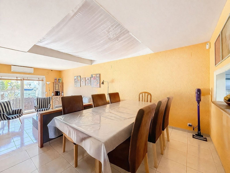 Canal Front Home with Tourist License and Mooring in Empuriabrava. Photo:  16