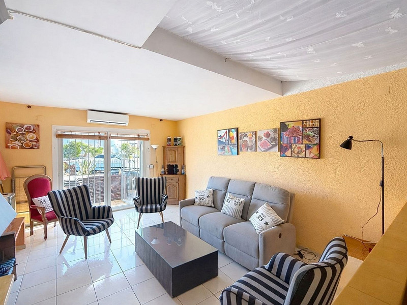 Canal Front Home with Tourist License and Mooring in Empuriabrava. Photo:  17