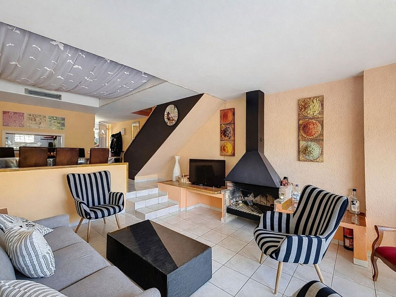 Canal Front Home with Tourist License and Mooring in Empuriabrava. Photo:  18