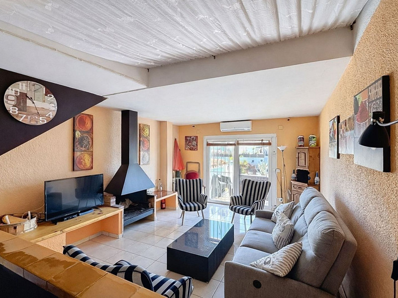 Canal Front Home with Tourist License and Mooring in Empuriabrava. Photo:  20