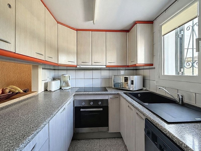 Canal Front Home with Tourist License and Mooring in Empuriabrava. Photo:  24