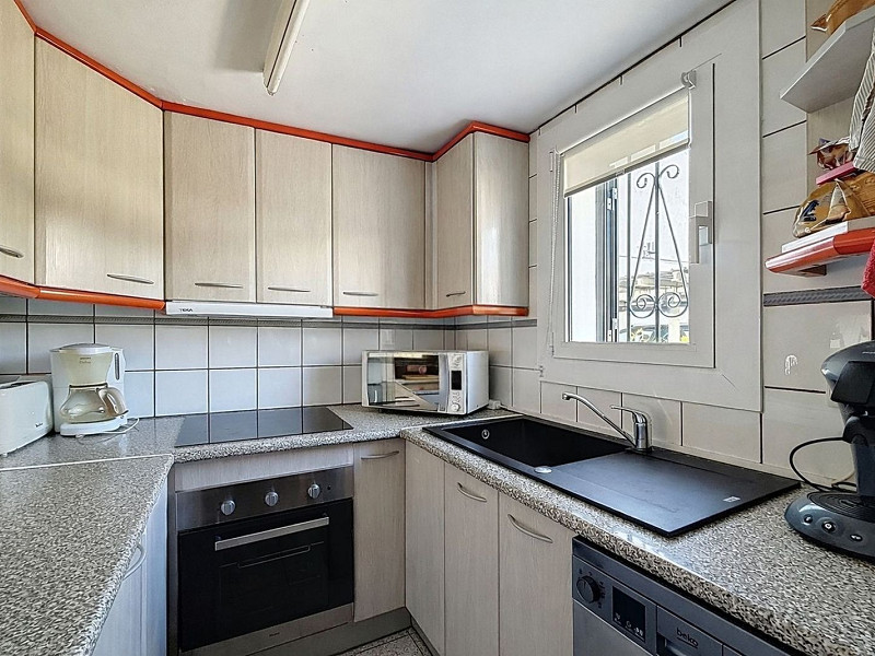 Canal Front Home with Tourist License and Mooring in Empuriabrava. Photo:  25