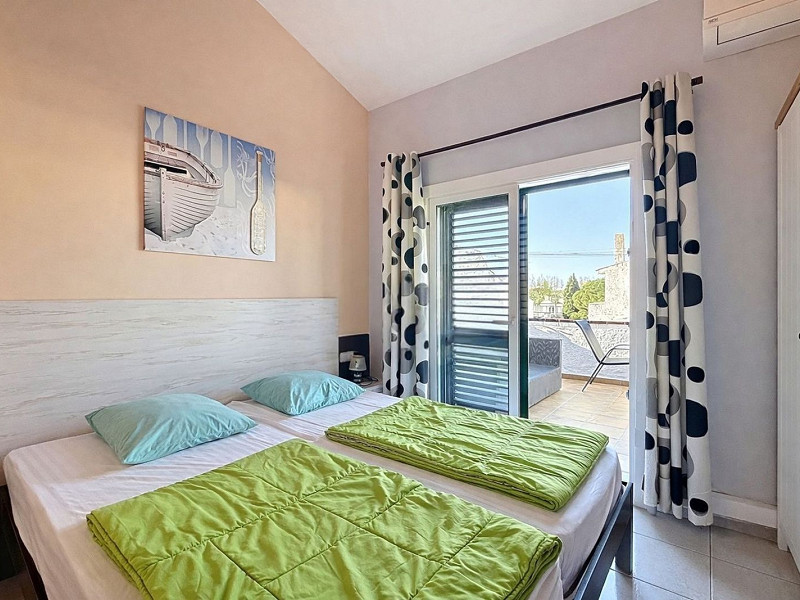 Canal Front Home with Tourist License and Mooring in Empuriabrava. Photo:  32