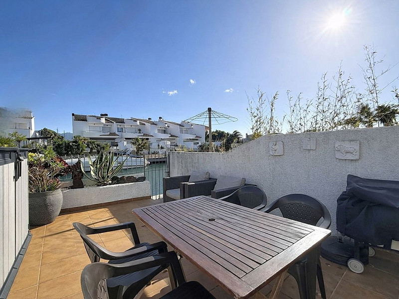 Canal Front Home with Tourist License and Mooring in Empuriabrava. Photo:  33