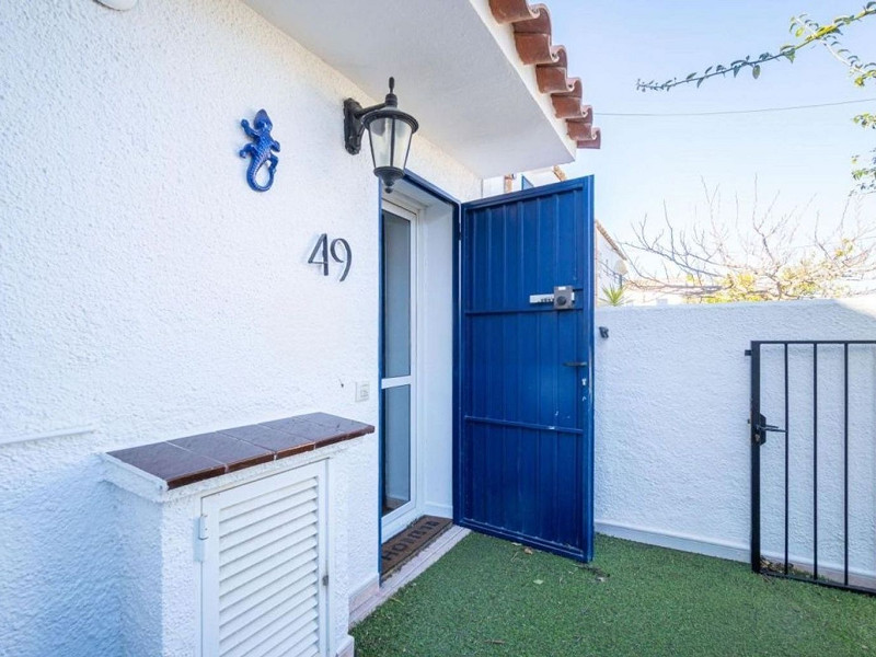Exclusive Fisherman’s House with Private Mooring and 4 Bedrooms in Empuriabrava. Photo:  2