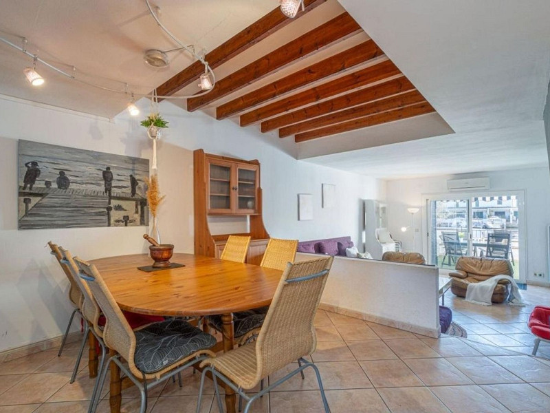Exclusive Fisherman’s House with Private Mooring and 4 Bedrooms in Empuriabrava. Photo:  4