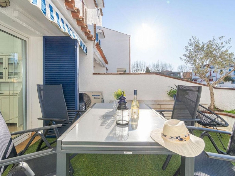 Exclusive Fisherman’s House with Private Mooring and 4 Bedrooms in Empuriabrava. Photo:  11