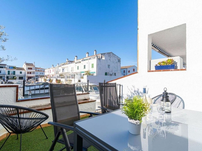 Exclusive Fisherman’s House with Private Mooring and 4 Bedrooms in Empuriabrava. Photo:  12
