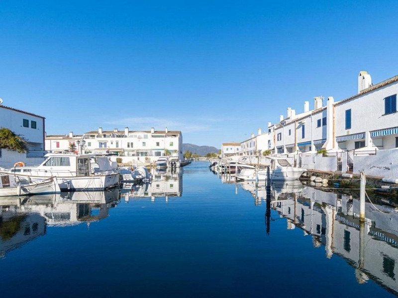 Exclusive Fisherman’s House with Private Mooring and 4 Bedrooms in Empuriabrava. Photo:  15