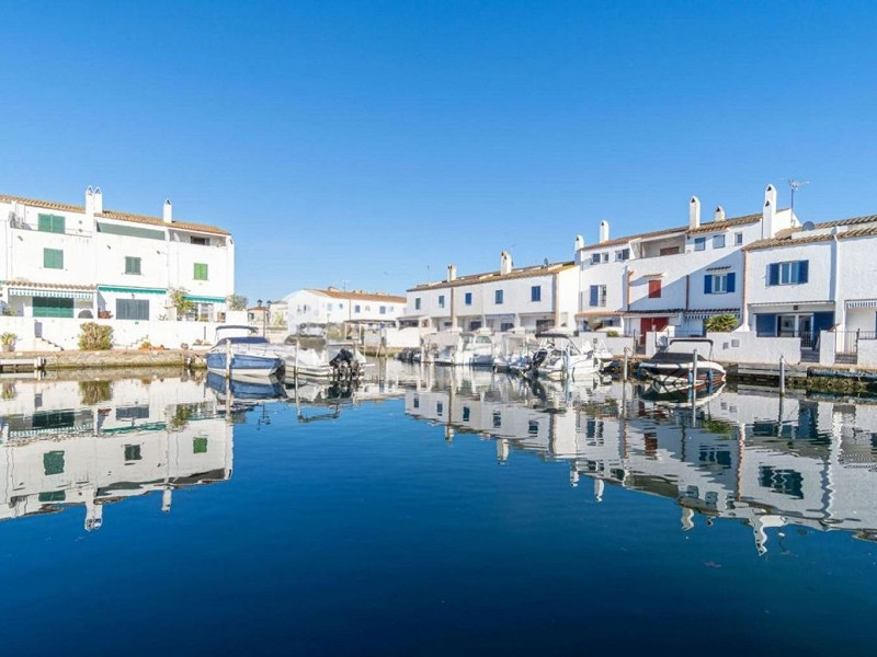 Exclusive Fisherman’s House with Private Mooring and 4 Bedrooms in Empuriabrava. Photo:  16