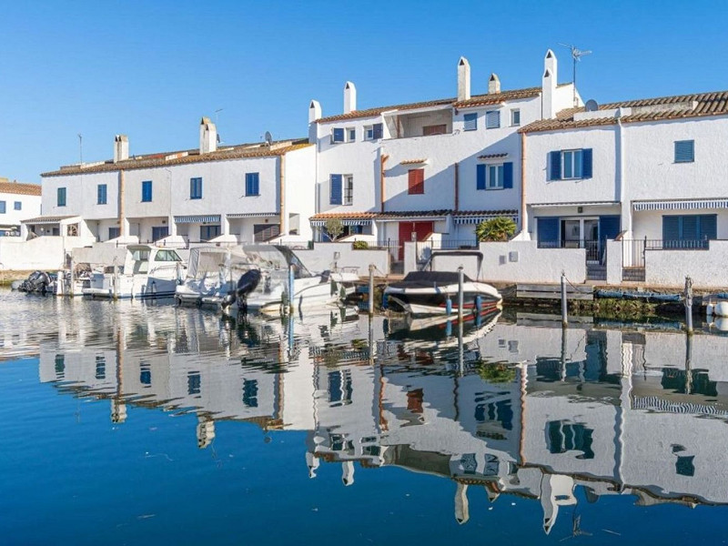 Exclusive Fisherman’s House with Private Mooring and 4 Bedrooms in Empuriabrava. Photo:  17