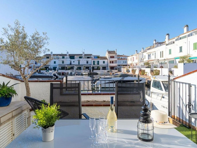 Exclusive Fisherman’s House with Private Mooring and 4 Bedrooms in Empuriabrava. Photo:  18