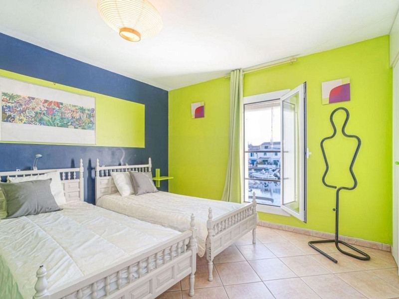 Exclusive Fisherman’s House with Private Mooring and 4 Bedrooms in Empuriabrava. Photo:  21