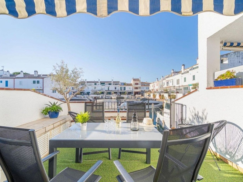 Exclusive Fisherman’s House with Private Mooring and 4 Bedrooms in Empuriabrava. Photo:  36