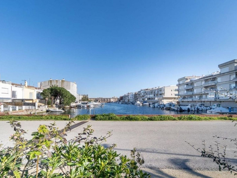 Exclusive Fisherman’s House with Private Mooring and 4 Bedrooms in Empuriabrava. Photo:  40