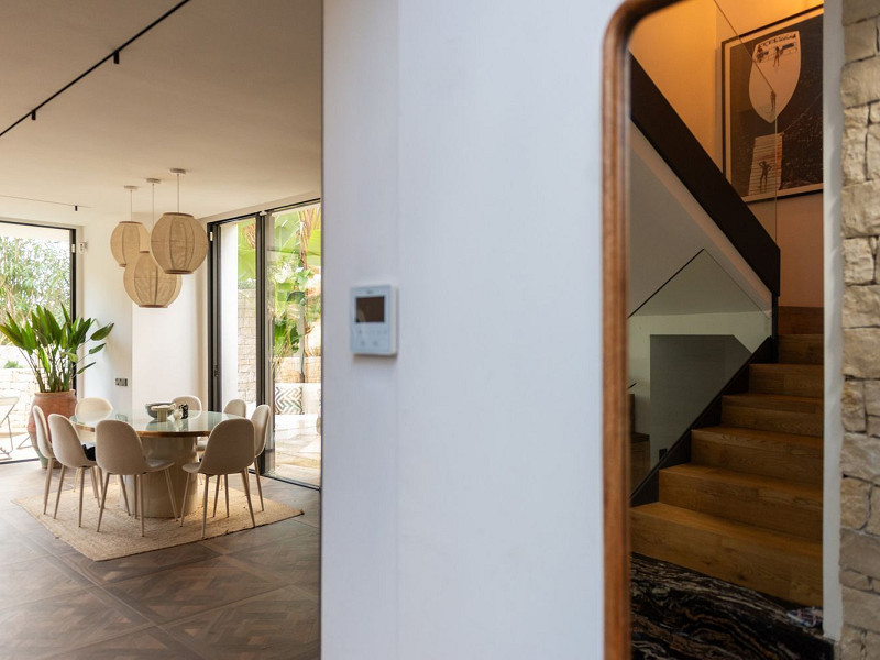 Современный и светлый дом в Bellamar, Кастельдефельс. Фото:  14