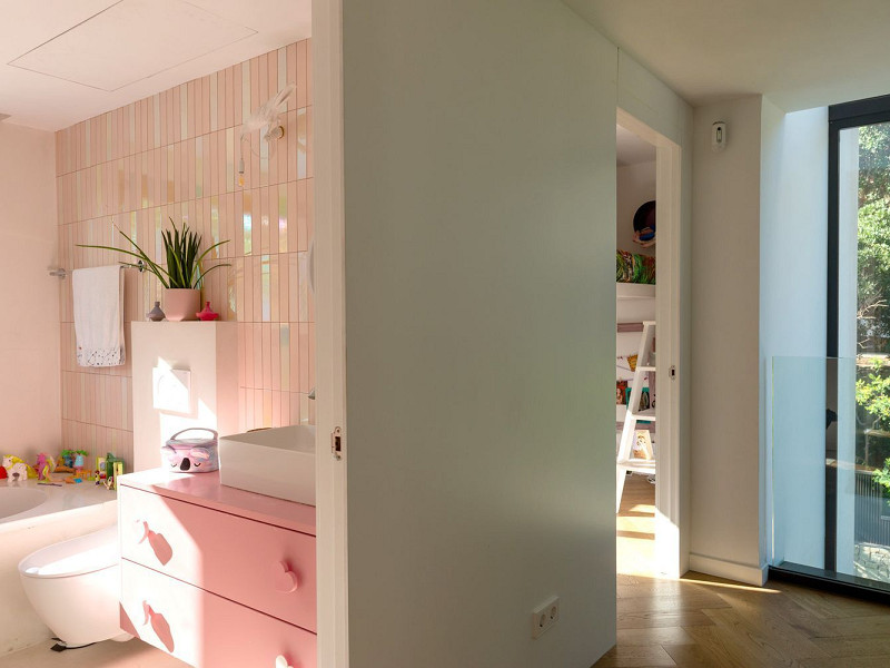 Современный и светлый дом в Bellamar, Кастельдефельс. Фото:  24