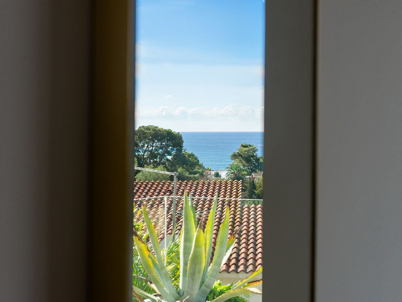 Современный и светлый дом в Bellamar, Кастельдефельс. Фото:  27