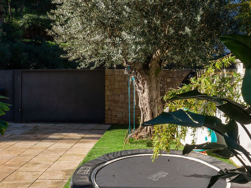 Современный и светлый дом в Bellamar, Кастельдефельс. Фото:  32