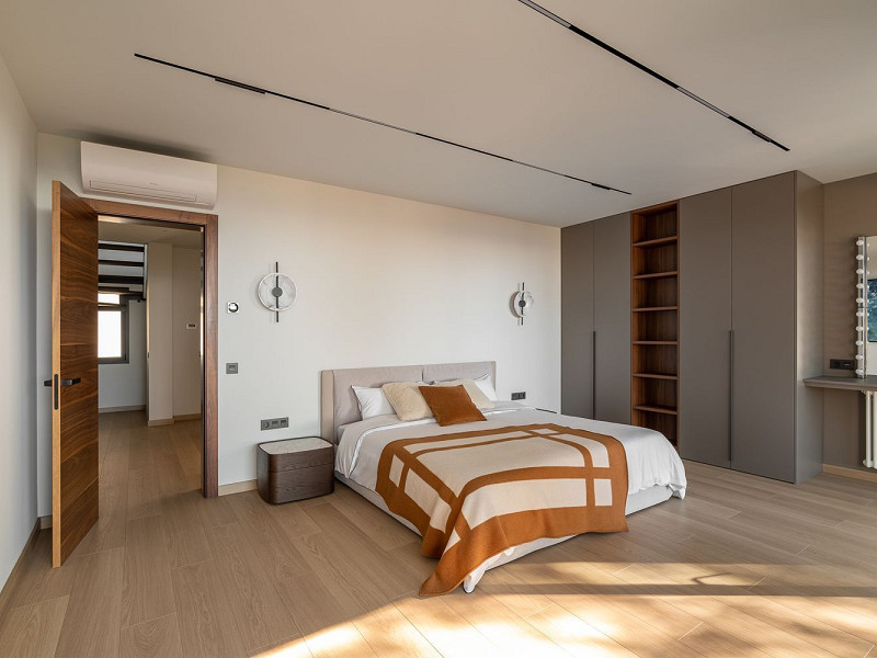 Modern new-build villa with sea views in Bellamar, Castelldefels. Photo:  11