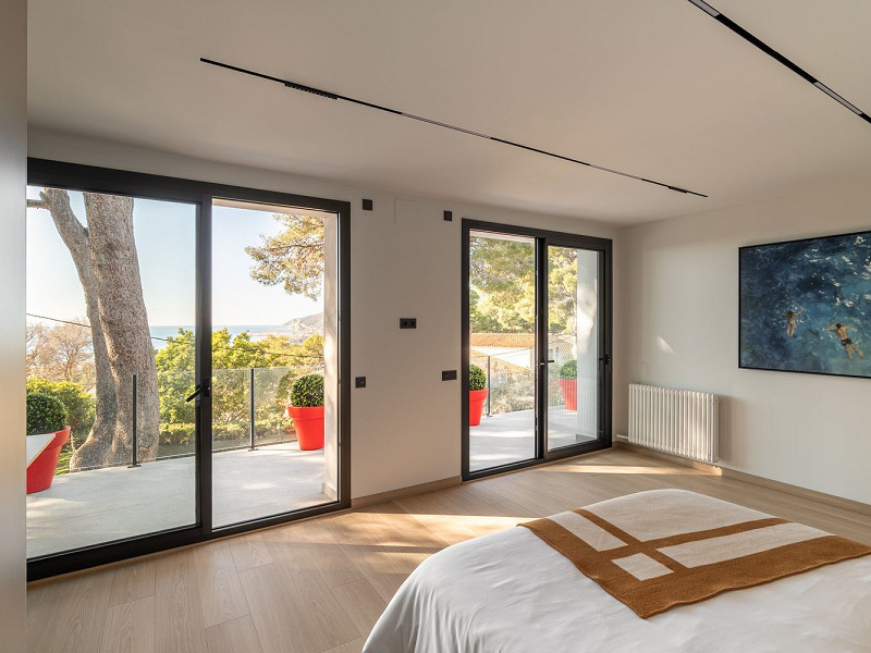 Modern new-build villa with sea views in Bellamar, Castelldefels. Photo:  12