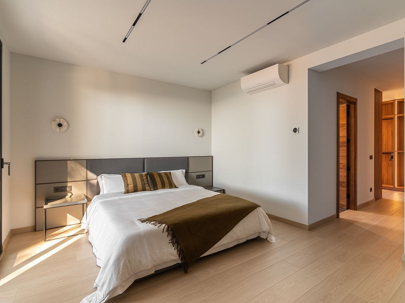 Modern new-build villa with sea views in Bellamar, Castelldefels. Photo:  13