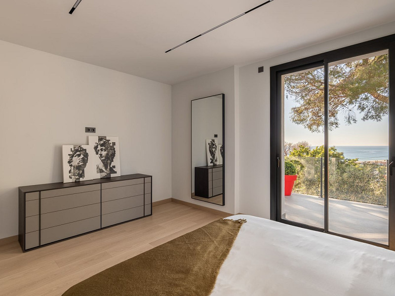 Modern new-build villa with sea views in Bellamar, Castelldefels. Photo:  14