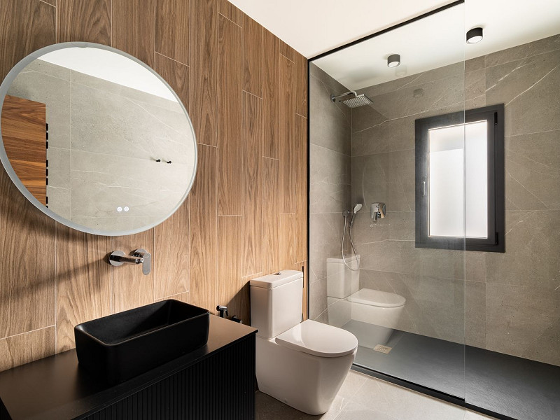 Modern new-build villa with sea views in Bellamar, Castelldefels. Photo:  31