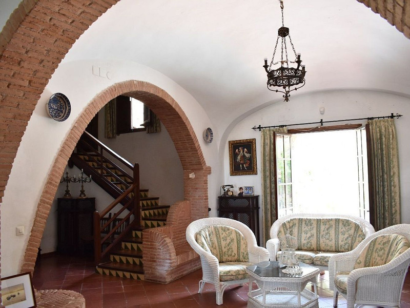 Историческая модернистская масия с видом на море в Кастельдефельс, Барселона. Фото:  16