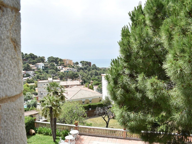 Историческая модернистская масия с видом на море в Кастельдефельс, Барселона. Фото:  34