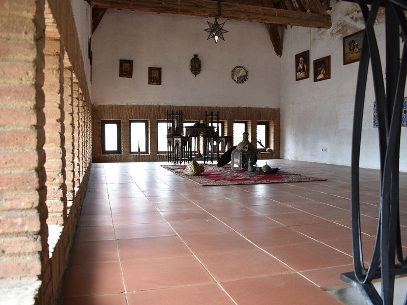 Историческая модернистская масия с видом на море в Кастельдефельс, Барселона. Фото:  44