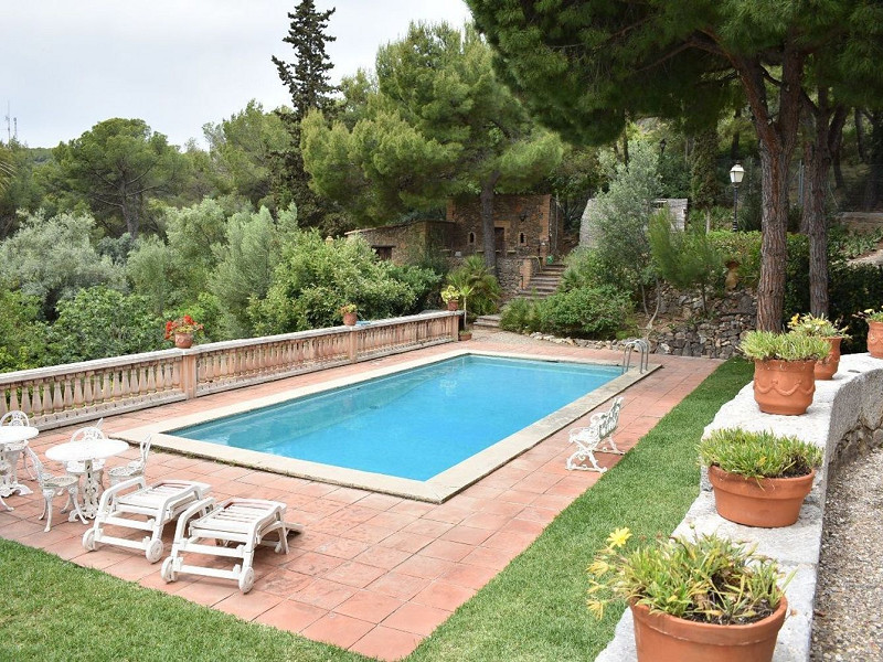 Историческая модернистская масия с видом на море в Кастельдефельс, Барселона. Фото:  58