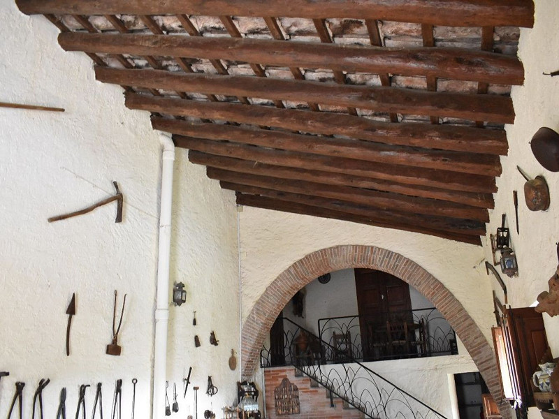 Историческая модернистская масия с видом на море в Кастельдефельс, Барселона. Фото:  61