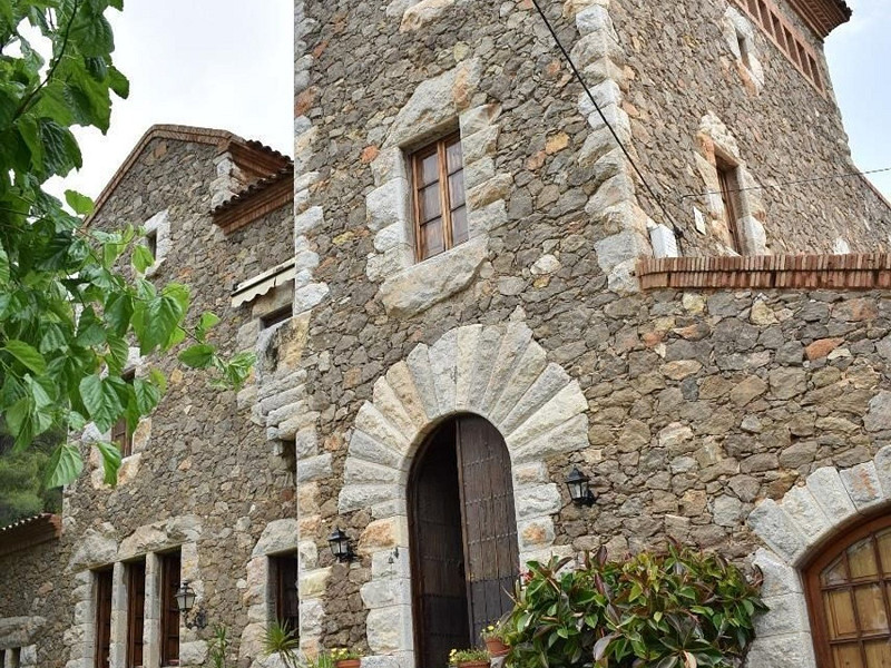 Историческая модернистская масия с видом на море в Кастельдефельс, Барселона. Фото:  63