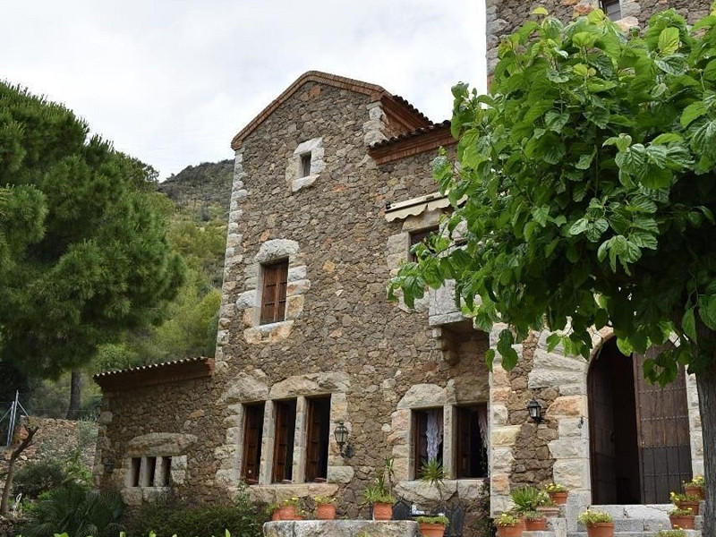 Историческая модернистская масия с видом на море в Кастельдефельс, Барселона. Фото:  64