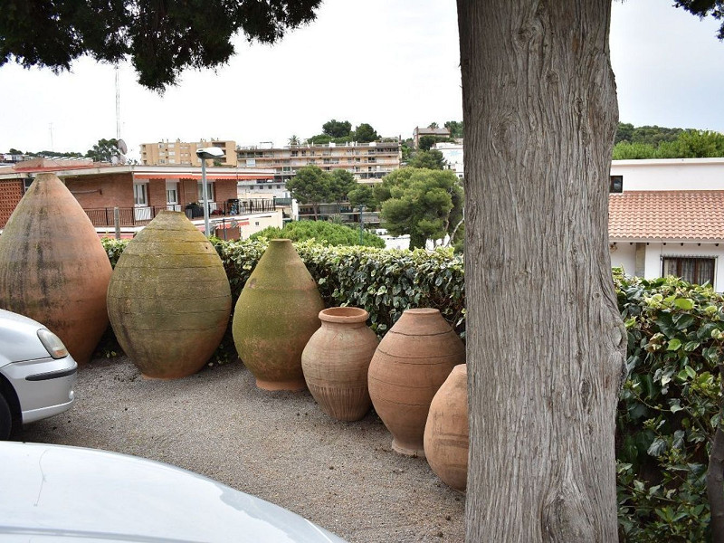 Историческая модернистская масия с видом на море в Кастельдефельс, Барселона. Фото:  65