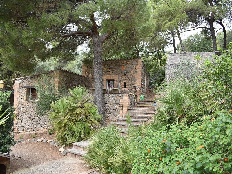 Историческая модернистская масия с видом на море в Кастельдефельс, Барселона. Фото:  69