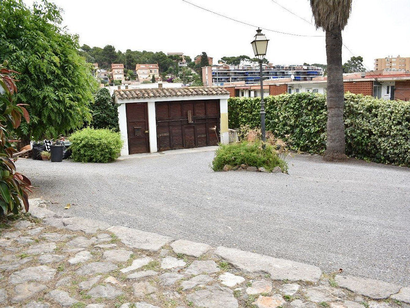 Историческая модернистская масия с видом на море в Кастельдефельс, Барселона. Фото:  72