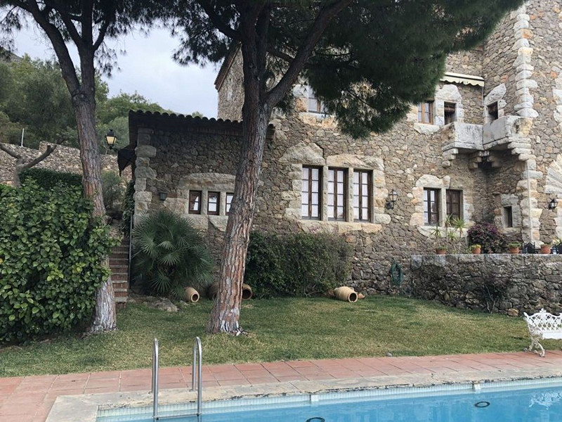 Историческая модернистская масия с видом на море в Кастельдефельс, Барселона. Фото:  73