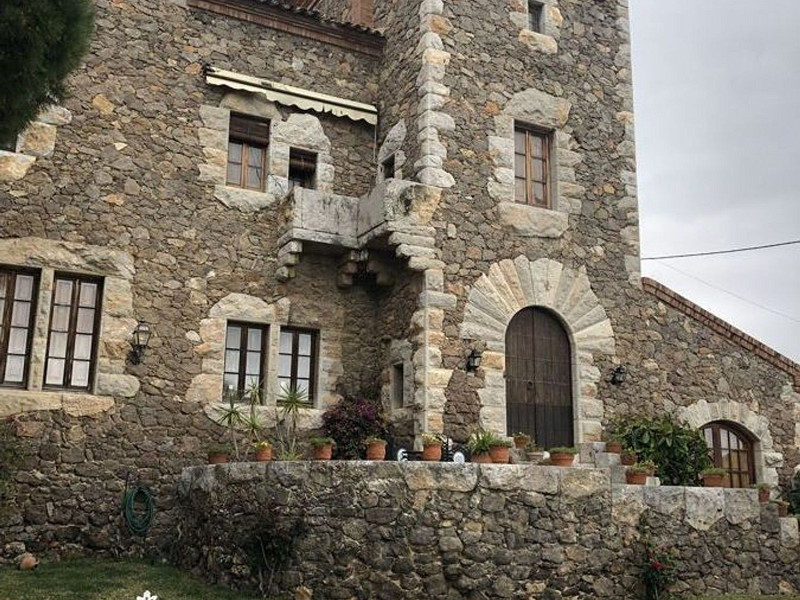 Историческая модернистская масия с видом на море в Кастельдефельс, Барселона. Фото:  85