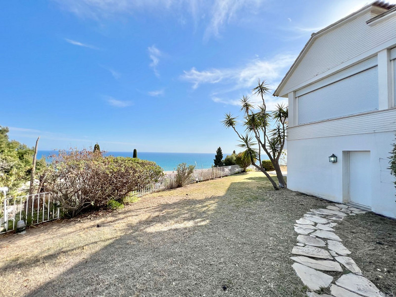 Exclusive and private villa with sea views in Bellamar, Castelldefels. Photo:  4