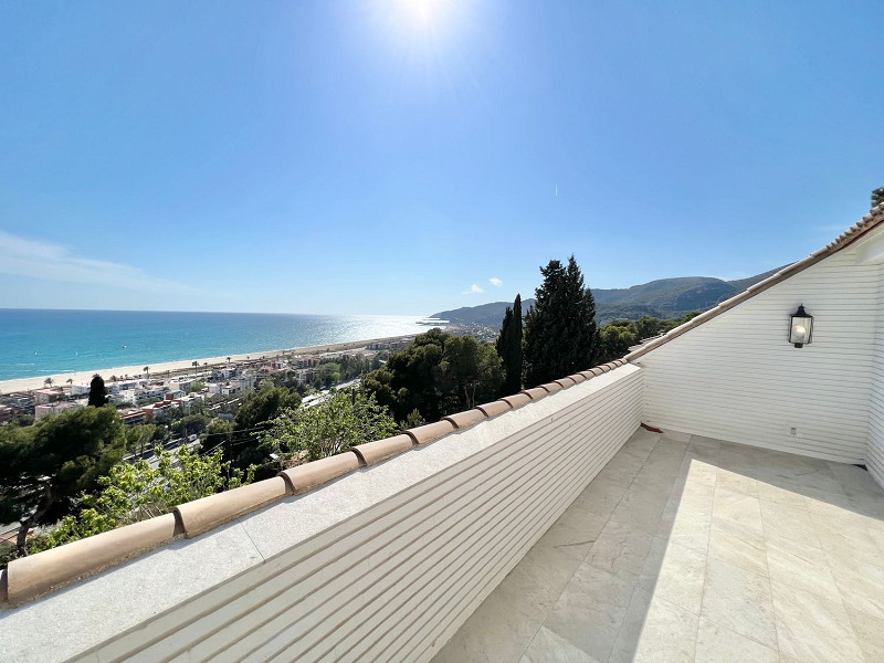 Exclusive and private villa with sea views in Bellamar, Castelldefels. Photo:  5