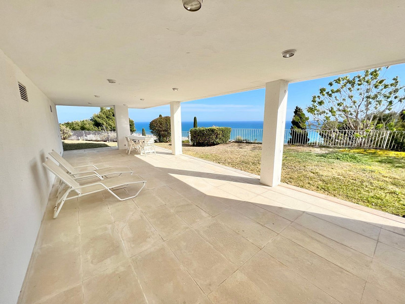 Exclusive and private villa with sea views in Bellamar, Castelldefels. Photo:  7