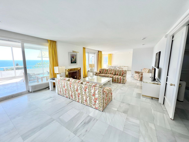 Exclusive and private villa with sea views in Bellamar, Castelldefels. Photo:  12