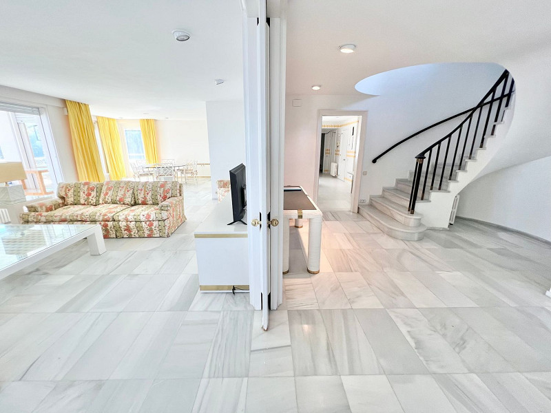 Exclusive and private villa with sea views in Bellamar, Castelldefels. Photo:  13