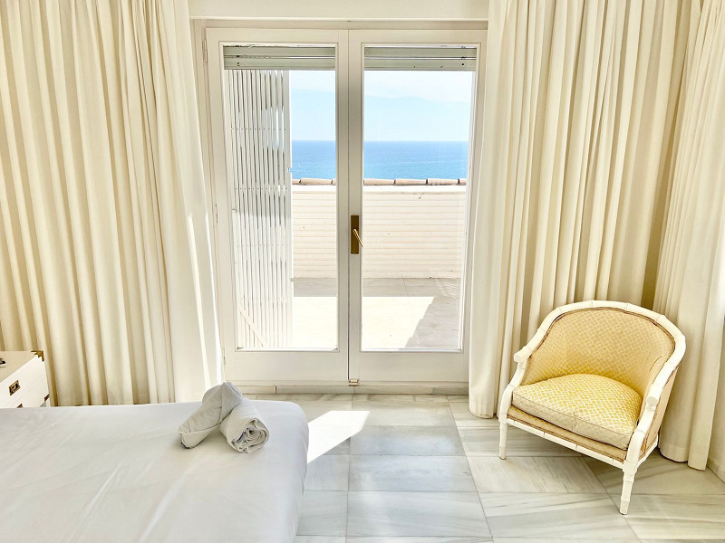 Exclusive and private villa with sea views in Bellamar, Castelldefels. Photo:  16